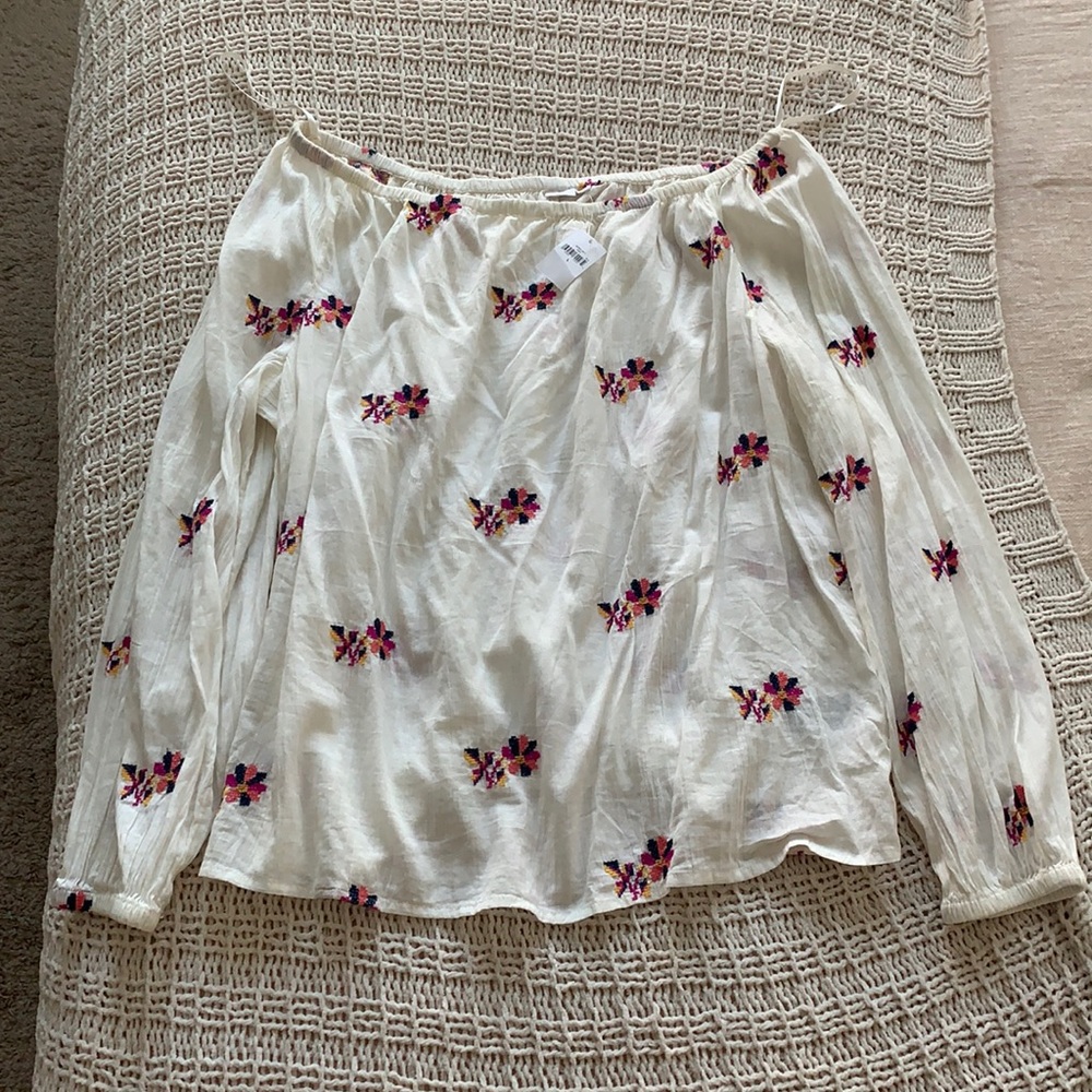 GAP Off the Shoulder Flower Embroidered Shirt